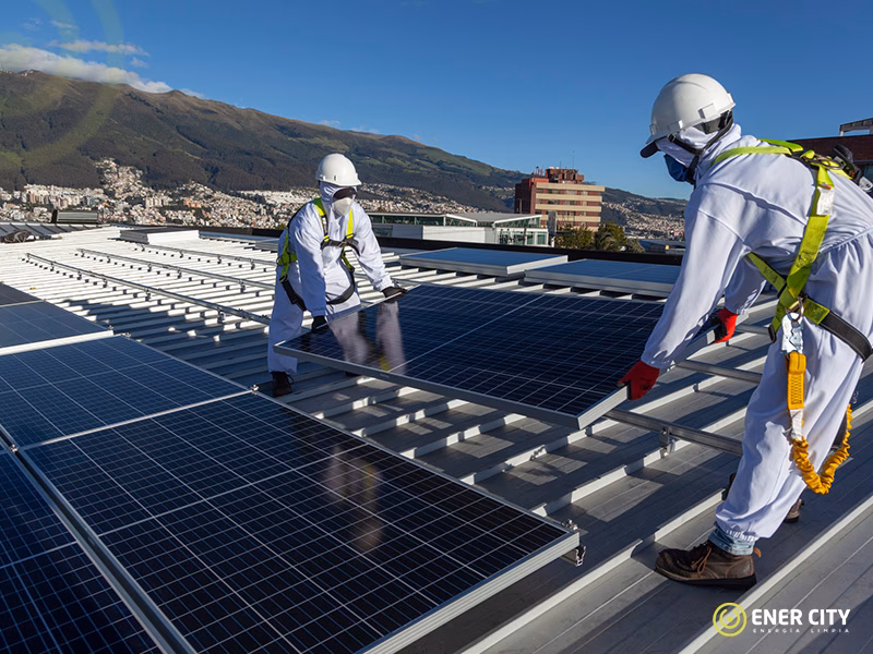 Sueldo de un instalador solar en Ecuador