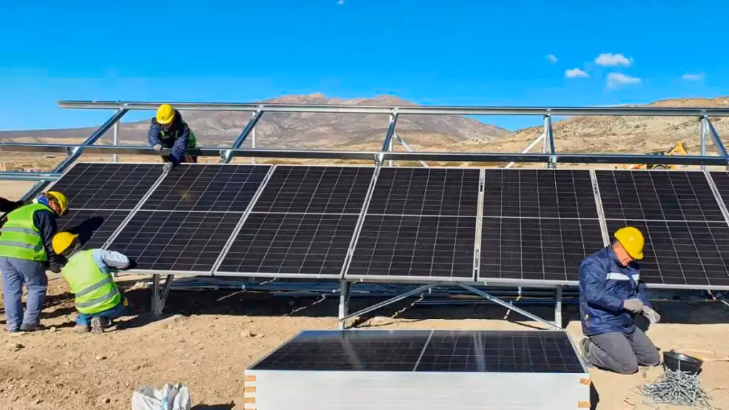 ¿Quién es el propietario de Renova Solar?