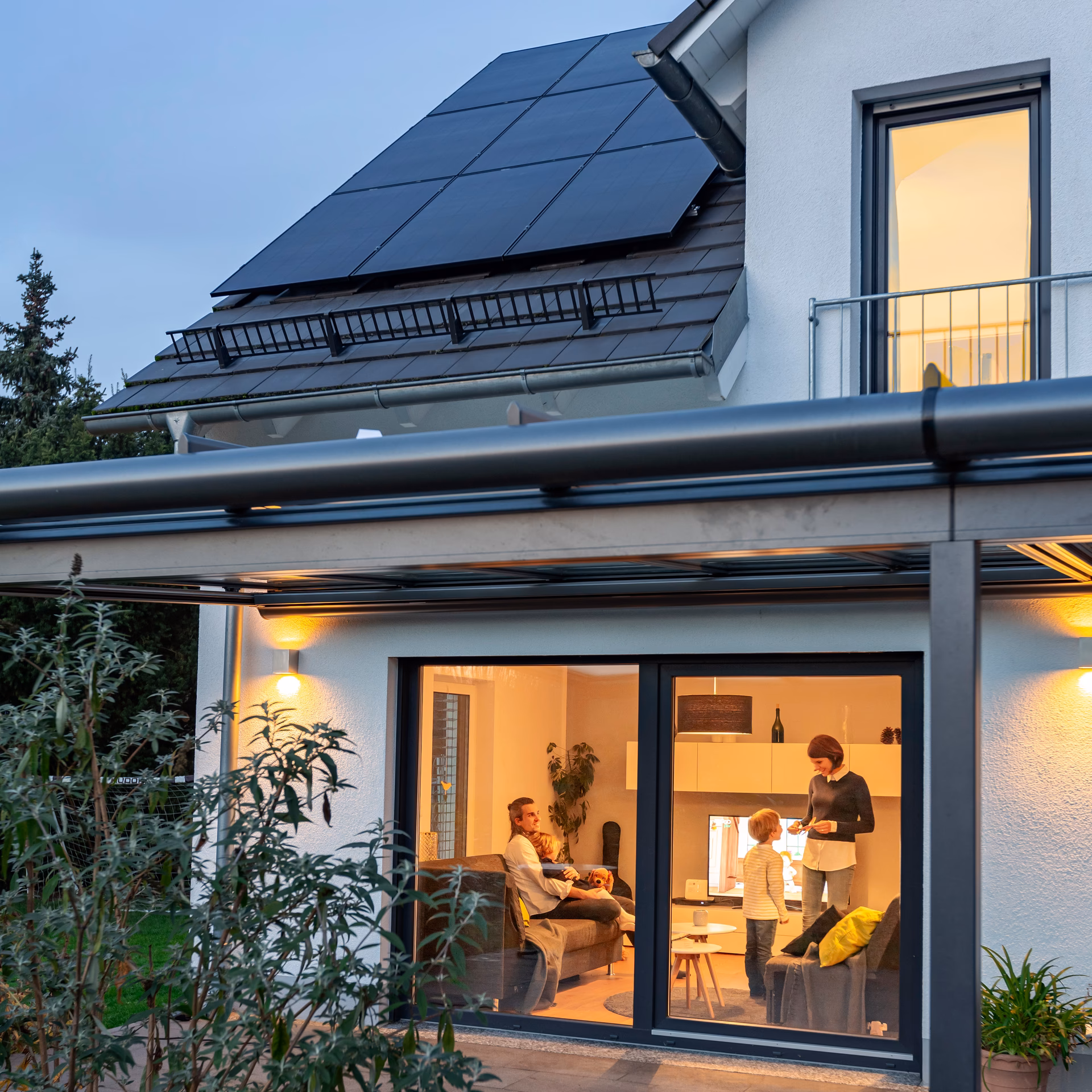 What is the failure rate of REC solar panels?