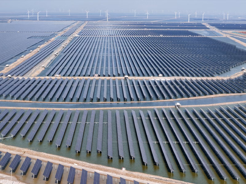 Which country gets 95% of its energy from renewable sources?