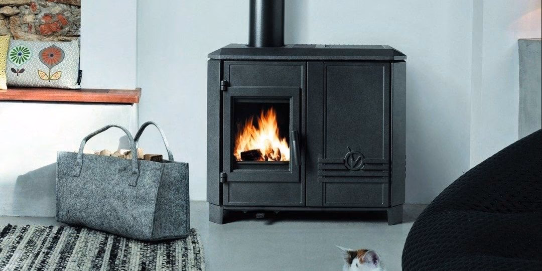 ¿A qué distancia debe estar mi estufa de pellets de la pared?