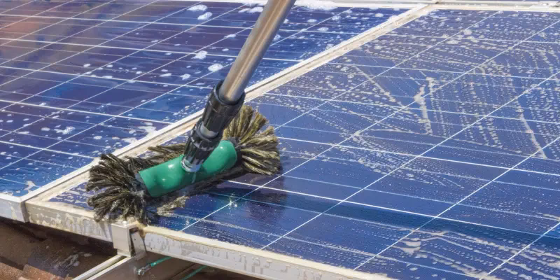 How much does it cost to clean solar panels?