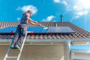 ¿Cuánto Cuesta Limpiar Paneles Solares?