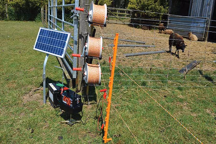 What size solar panel to run an electric fence?