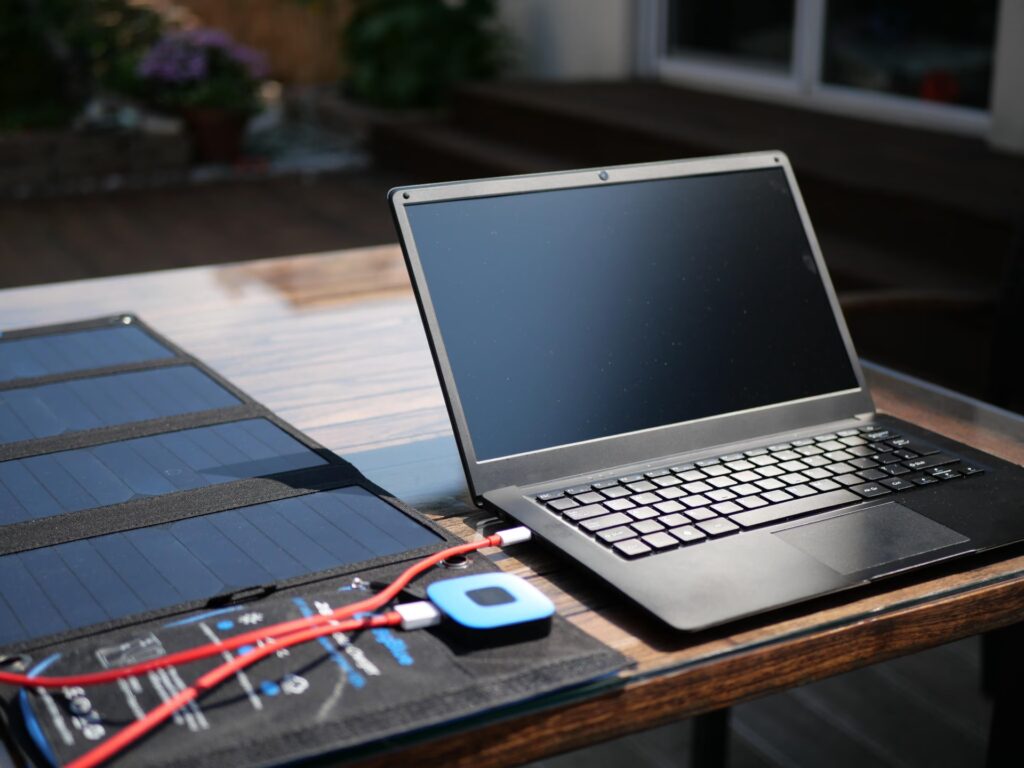 Carga tu Laptop con Energía Solar: Guía Completa