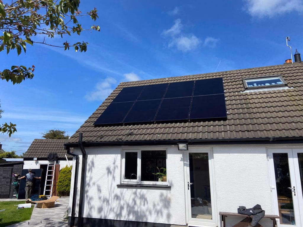 Paneles Solares en Irlanda del Norte: Costo y Ayudas