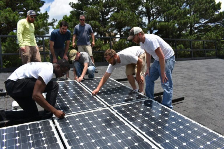 El Futuro Laboral en la Energía Solar: Salarios