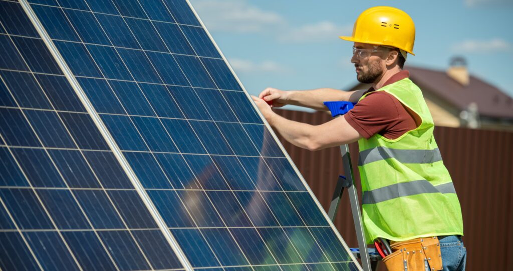 Costo de Reparación de Paneles Solares: Guía 2025