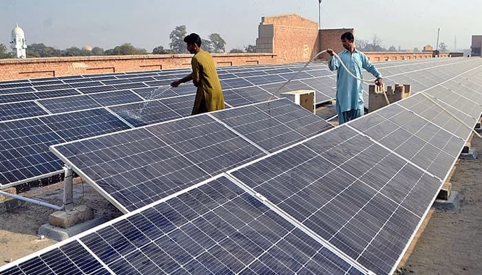 How much does a 10KW solar system cost in Pakistan?