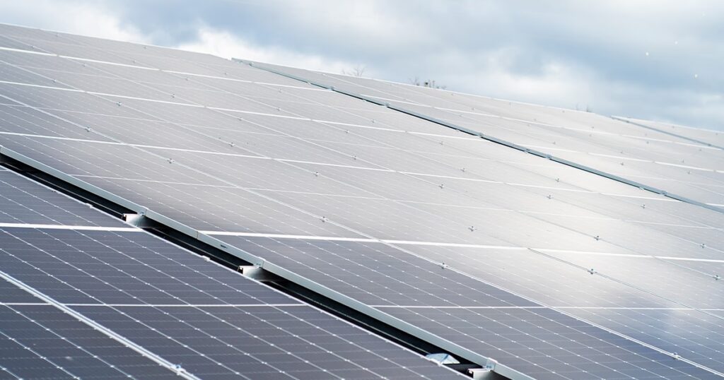 Paneles Solares en Texas: ¿Legal hacerlo tú mismo?