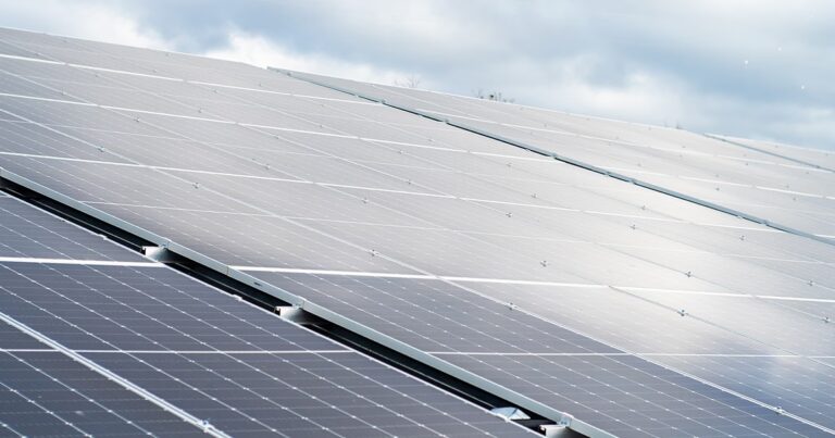 Paneles Solares en Texas: ¿Legal hacerlo tú mismo?