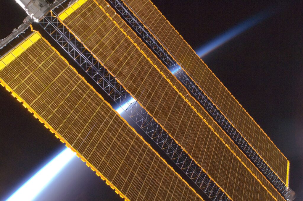 Paneles Solares: La Energía que Impulsa el Cosmos