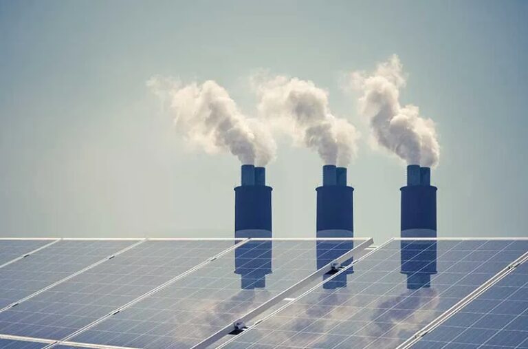 Ahorro de CO2 con Energía Solar: Datos y Guía