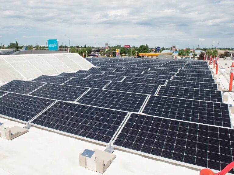 Paneles Solares en Saskatchewan: Costos y Ahorros