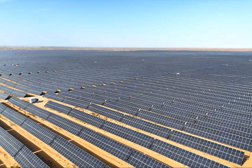 Who owns Tengger Desert Solar Park?