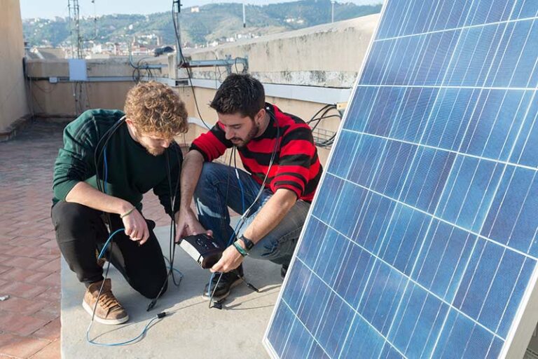Tu Futuro en Energías Renovables: Guía de Estudios