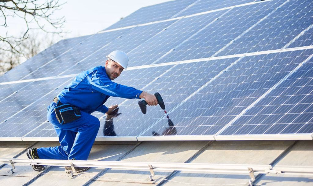 ¿Cuál es el costo de desechar un panel solar?