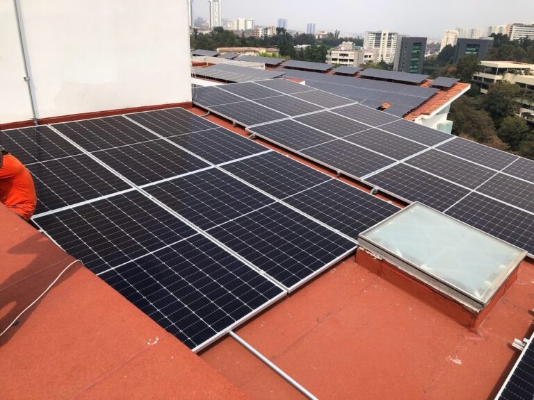 4 Paneles Solares: ¿Son Suficientes para tu Casa?