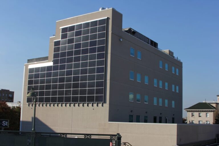 Paneles Solares en Paredes: ¿Una Buena Idea?