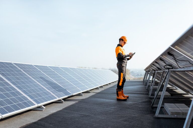 ¿Qué Ingeniero Fabrica los Paneles Solares?